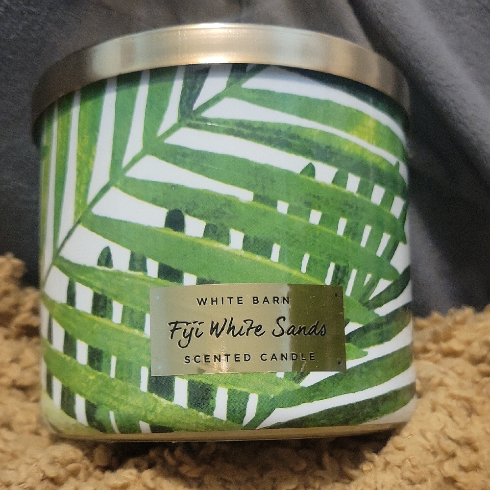 White Barn Fiji White Sands Candle with Tropical Green Design